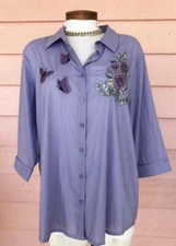LOVELY EMBROIDERED BLOUSE Sz L Purple Butterflies & Roses Light Cool Top