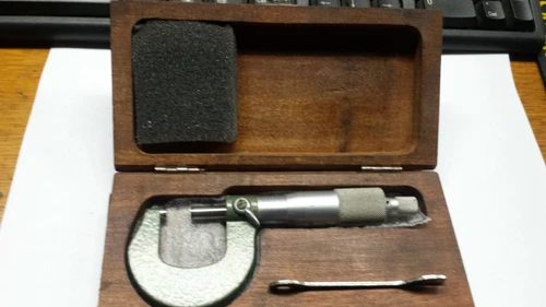 Mitutoyo No.130-260 0 - 1 Inch Outside Micrometer .0001 Grad.