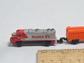Micro Machines Galoob 1989 Santa Fe Train Diesel Locomotive Box Cars Burlington 