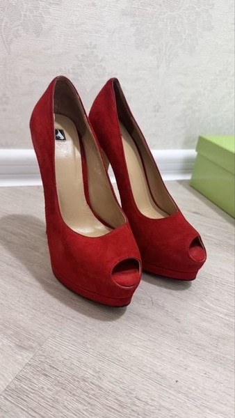 Women L.Carvari Heels Red Suede 35