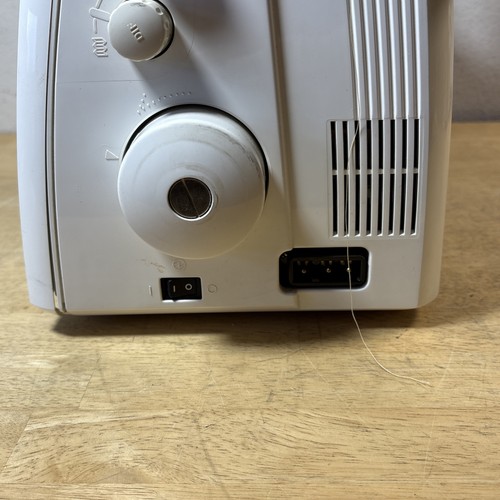Bernina 1300DC Nähmaschine Overlock Serger Coverstich KOSTENLOSER VERSAND - Bild 6 von 17