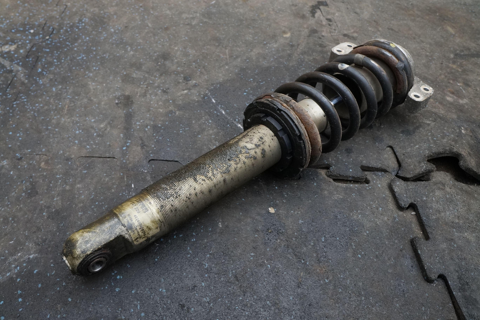 Rear Suspension LH / RH Shock Absorber Spring Coil Strut Ferrari California 2010