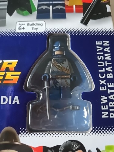 2016 LEGO DC Comics Super Heroes Character Encyclopedia Pirate Batman Minifig - Picture 2 of 6