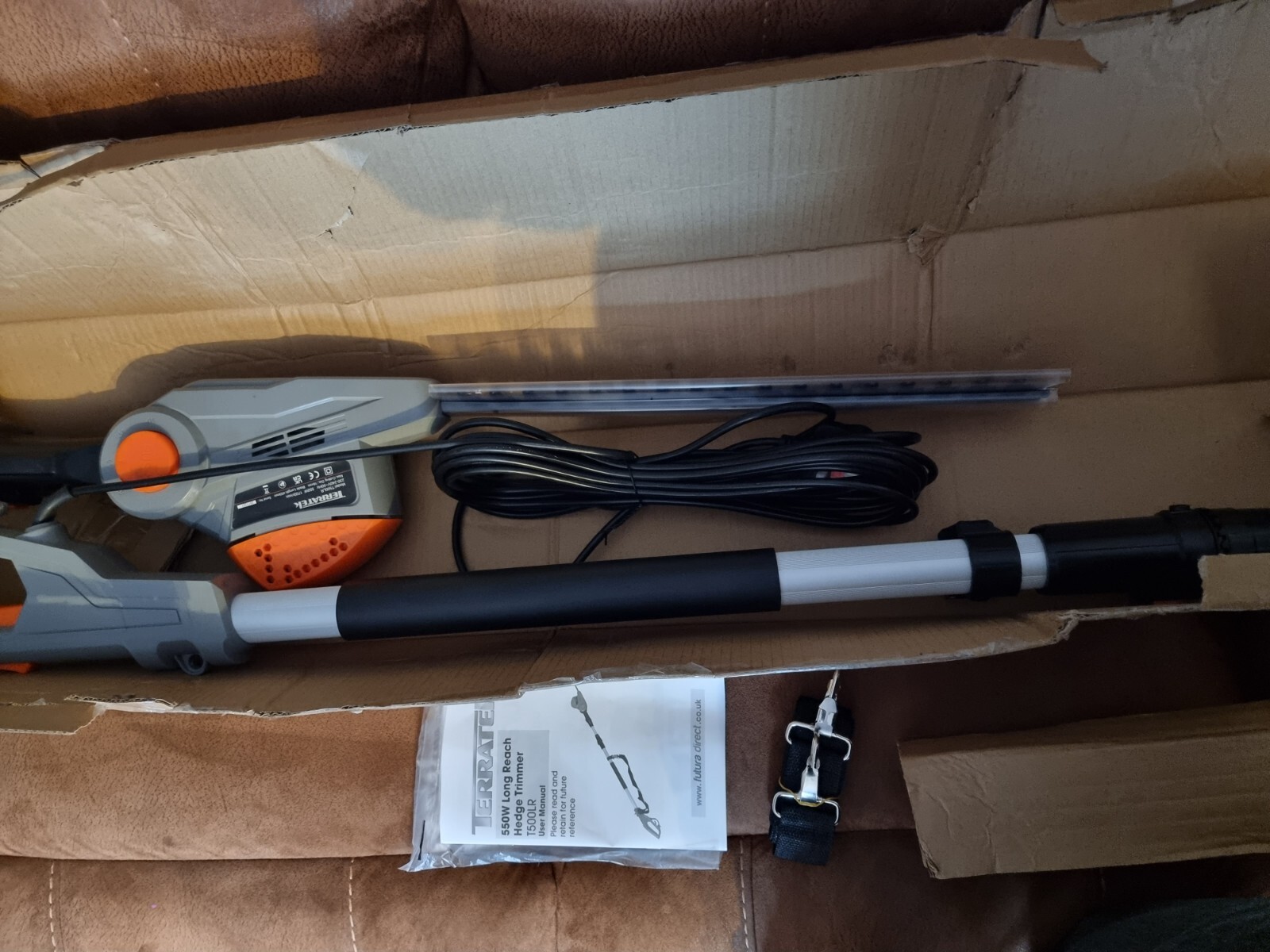 Terratek Corded Telescopic Hedge Trimmer 550W 2.75M Long Reach Pole