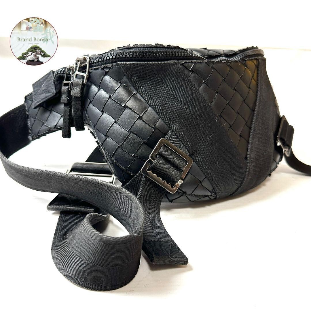Bottega Veneta Maxi Intrecciato Body Bag Lapin Black