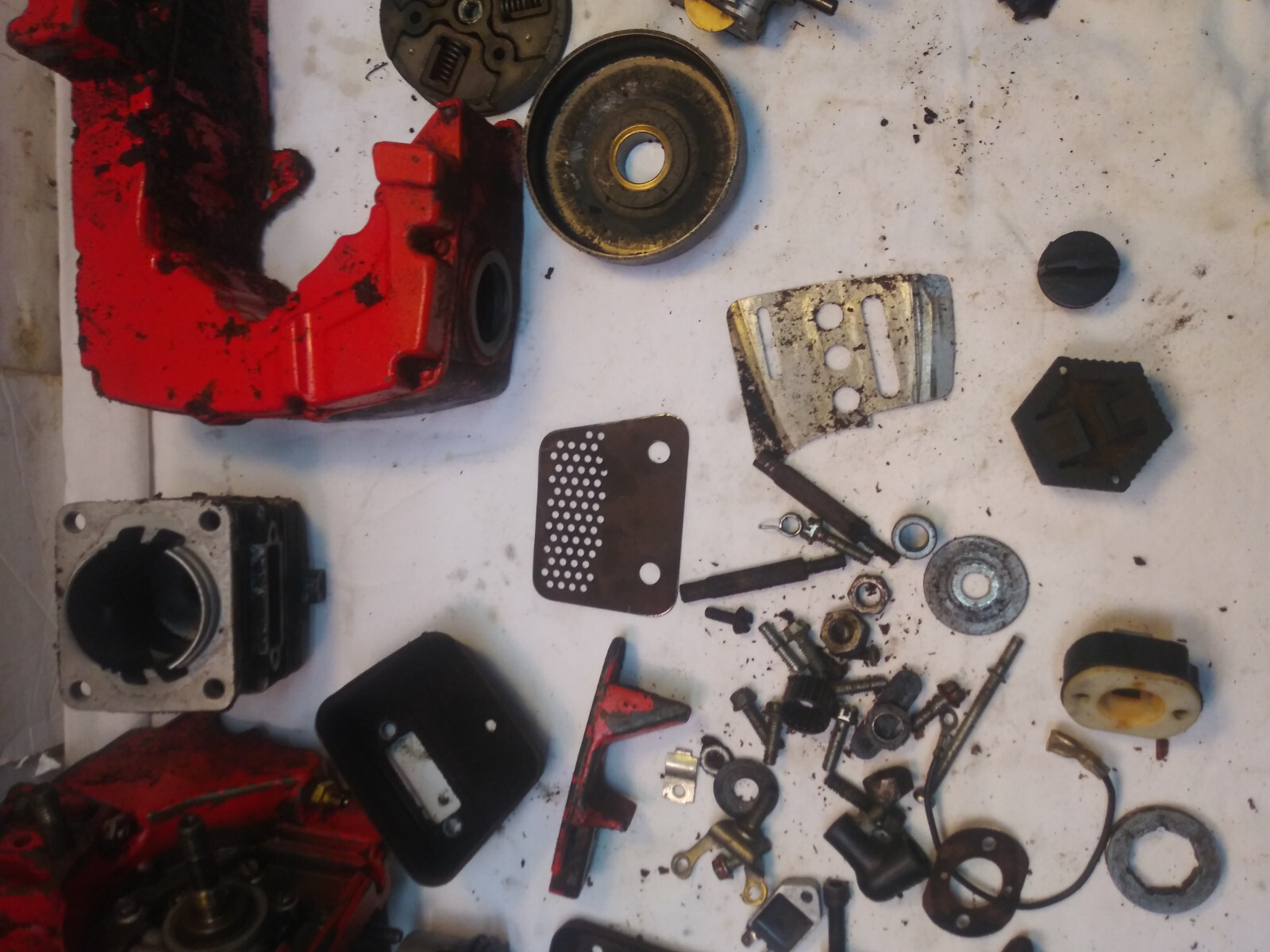 HOMELITE CHAINSAW, MODEL SUPER XL AUTO, PARTS, ALL PARTS IN PHOTOS ARE