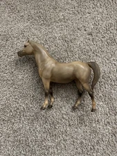 breyer model horse proud arabian mare in glossy bay color
