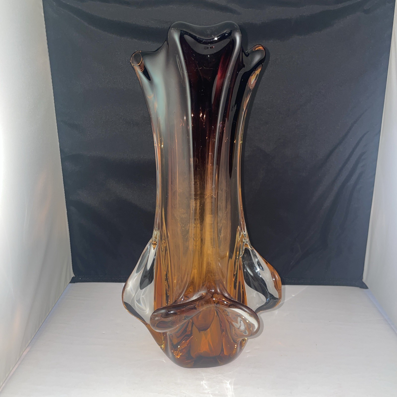 LOVELY VTG MCM ART GLASS RIBBED TRI-CORNER  13” VASE AMBER Brown Murano?