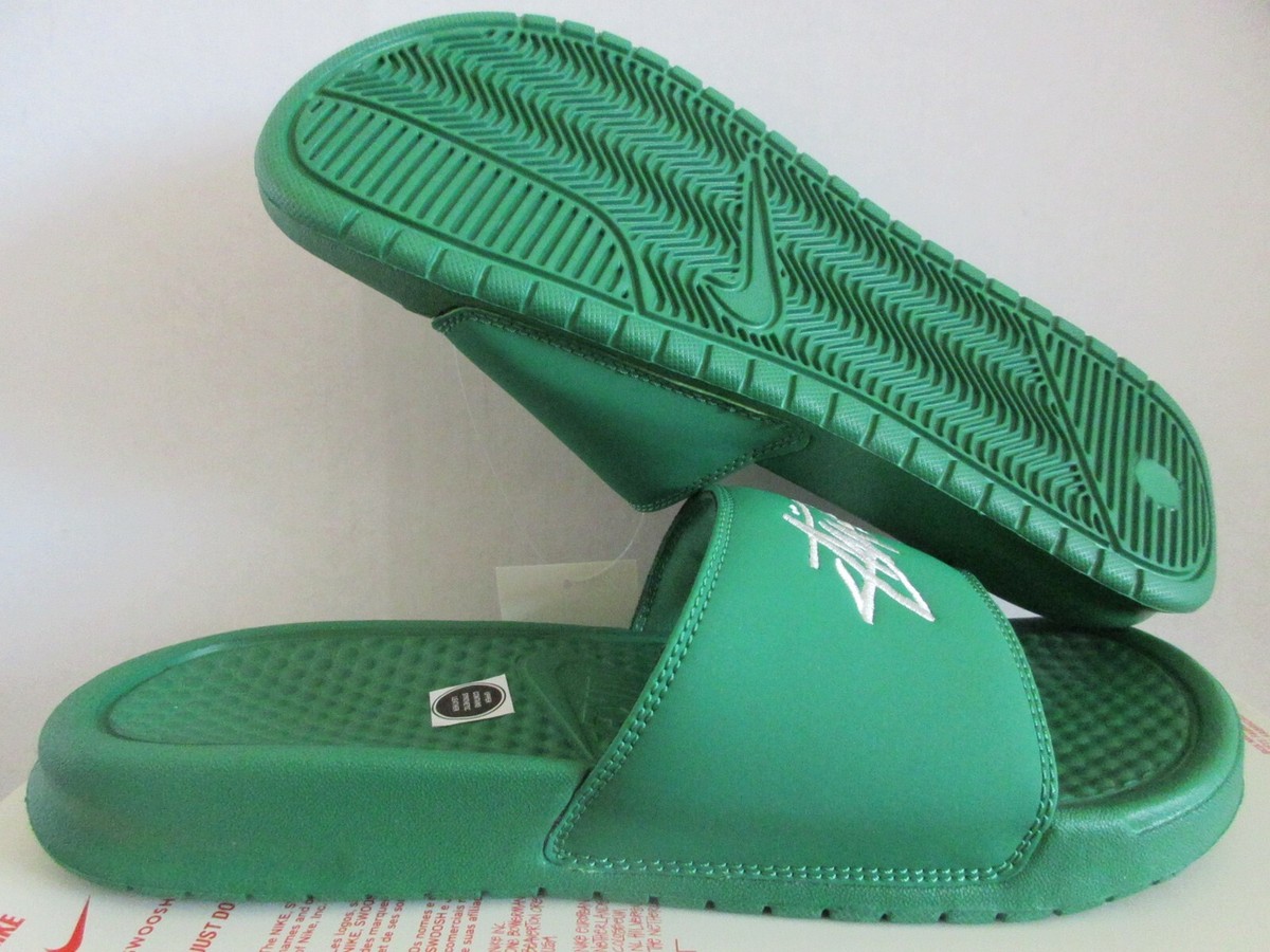 MENS NIKE X STUSSY BENASSI SLIDES / SANDALS PINE GREEN-SAIL SZ 5