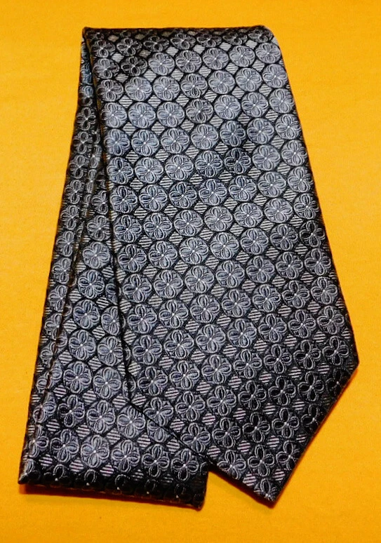 HART SCHAFFNER MARX ЗОЛОТОЙ СДЕЛАНО В США СЕРЫЙ/ЧЕРНЫЙ ЦВЕТОЧНЫЙ ГАЛСТУК - ДИЗАЙНЕРСКИЕ ГАЛСТУКИ. - Изображение 2 из 3