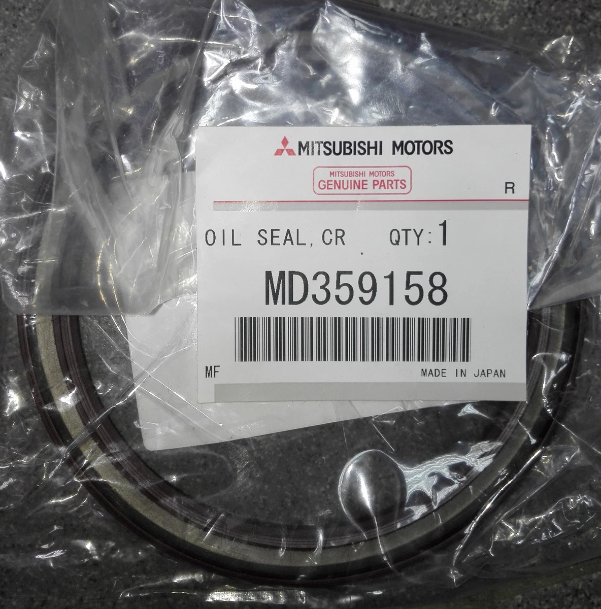 MD359158 Mitsubishi Oil seal, crankshaft, rr MD359158, New Genuine  