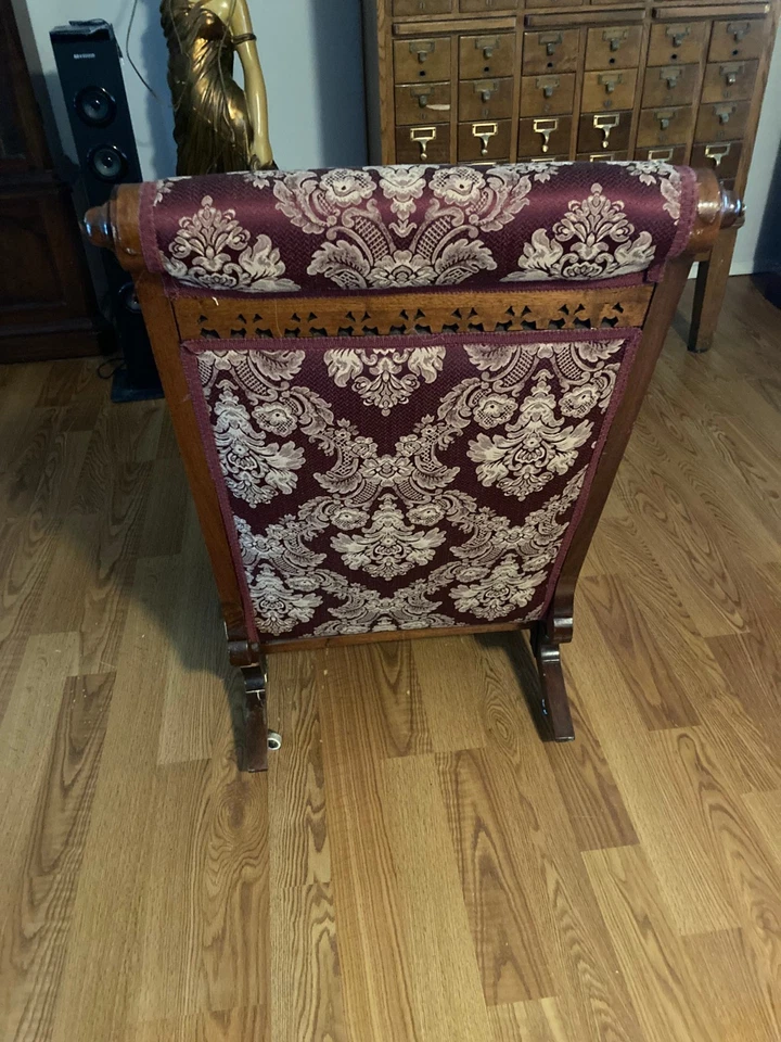 Mecedora balancín tapizada antigua -- SOLO RECOGIDA Foto 3 de 4