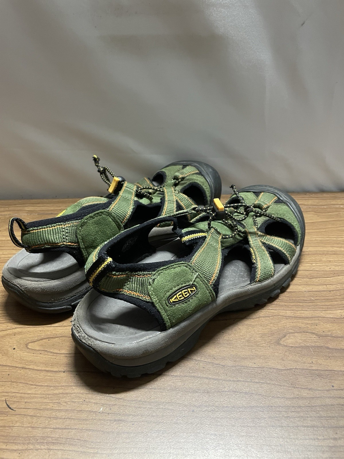 Sandali Keen acqua ed escursionismo taglia US 9 5 verde e grigio plantare metatomico