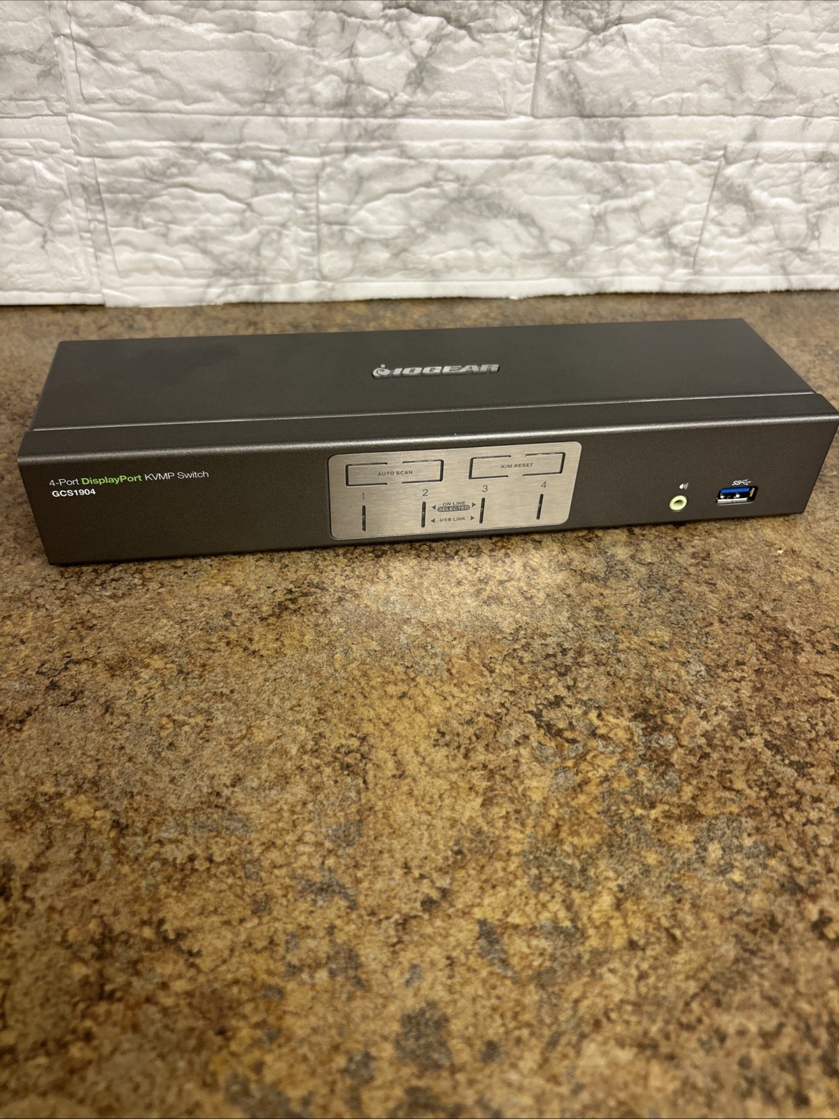 IOGEAR 4 Port 4K DisplayPort MST KVMP Switch GCS1934M Untested No AC Adapter