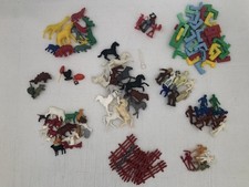 130 pcs VTG PLASTIC TOYS 1960s ANIMALS, COWBOYS, INDIANS, HORSES, CHAIN LINKS