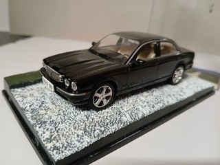 James Bond 007 Car Jaguar XJ8 Casino Royale 1/43 Scale