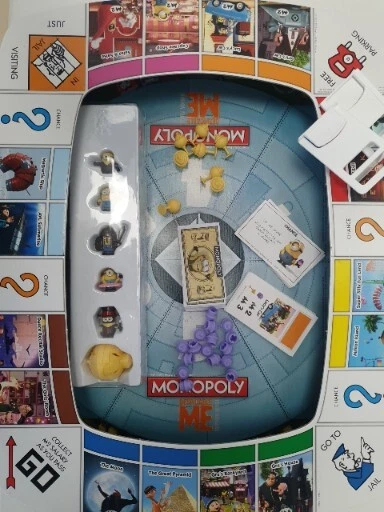 MONOPOLY DESPICABLE ME Board Game EXCLUSIVE MINIONS Excellent Condition - Image 4 of 4