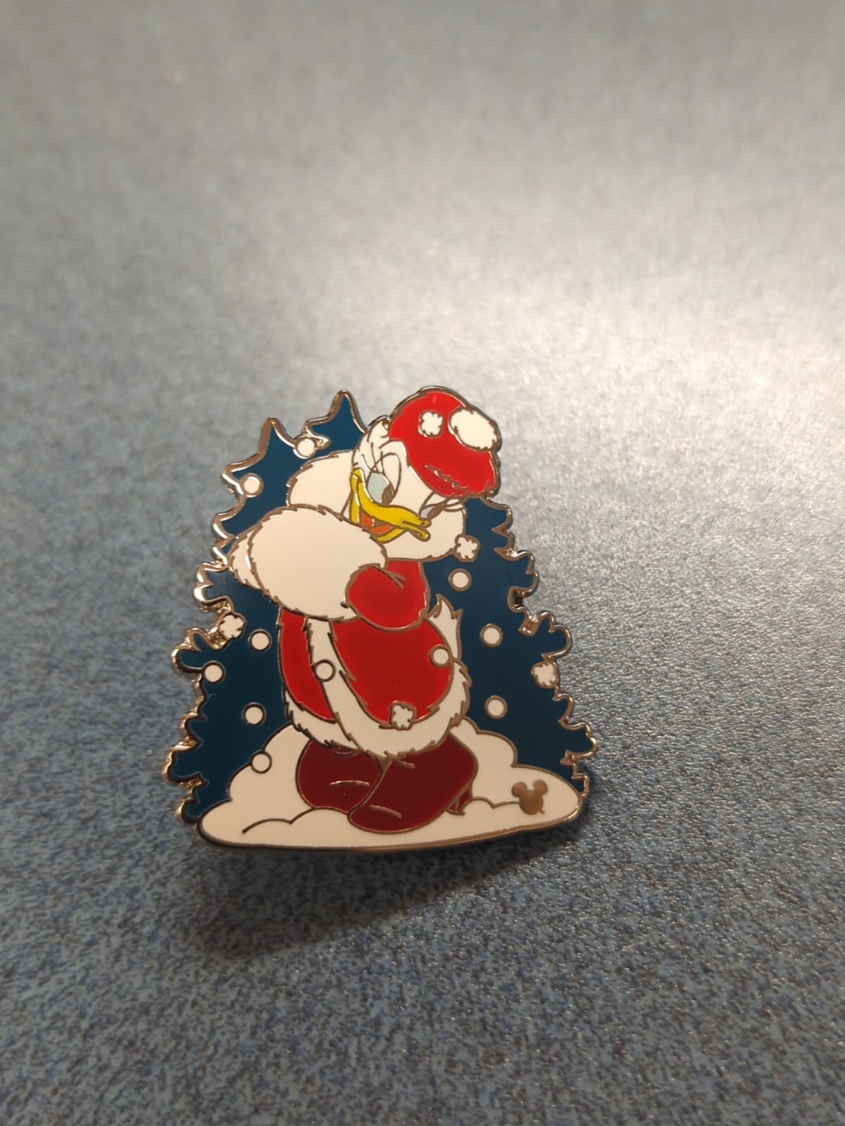 DLR Cast Lanyard Series 4 Holidays Collection Daisy Duck Pin 2006