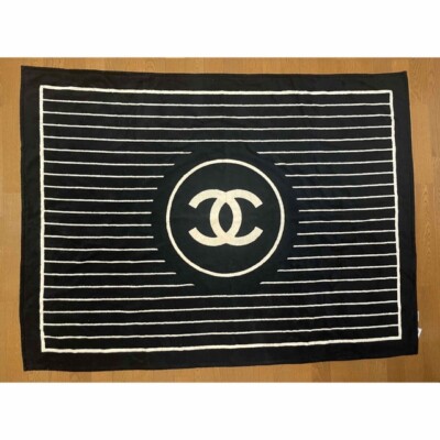 CHANEL ロゴ入りマット s-l400.jpg