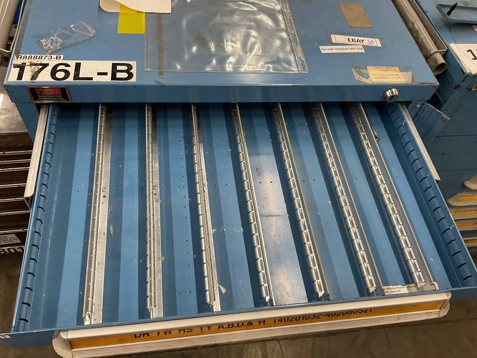 LYON GABINETE DE ALMACENAMIENTO CON RUEDAS CAJA DE HERRAMIENTAS 9 CAJONES 30 X 28 X 52 ACERO AZUL USADO #38 Foto 3 de 4