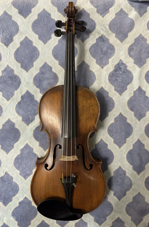 Viollin 1800 Made By JOANNES BAPTISTA GUADAUINI France .Italy about 1681 - 1742 - Image 2 of 4