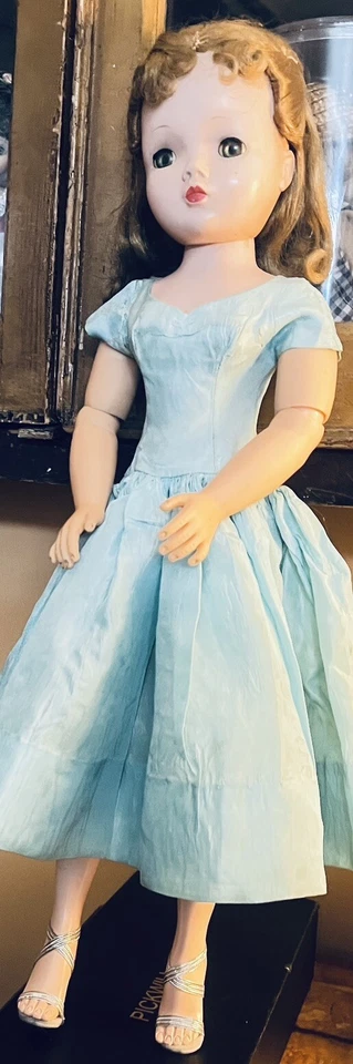 Madam Alexander Cissy años 50 ojos verdes. "Abrigo/vestido con etiqueta de 20""1 y 4 vestidos. Baúl Foto 2 de 4