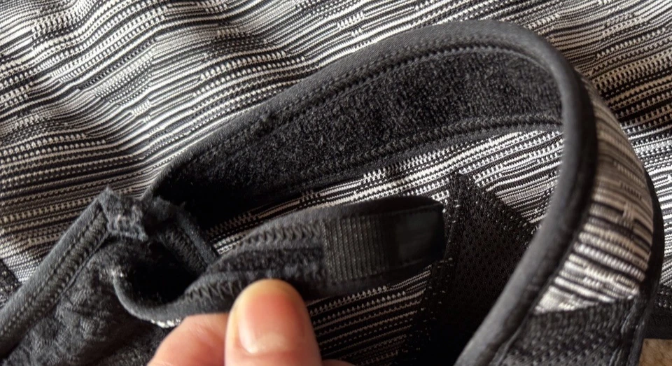 Sujetador deportivo Moving Comfort 36D correas ajustables panel de malla ligeramente acolchado Foto 3 de 4