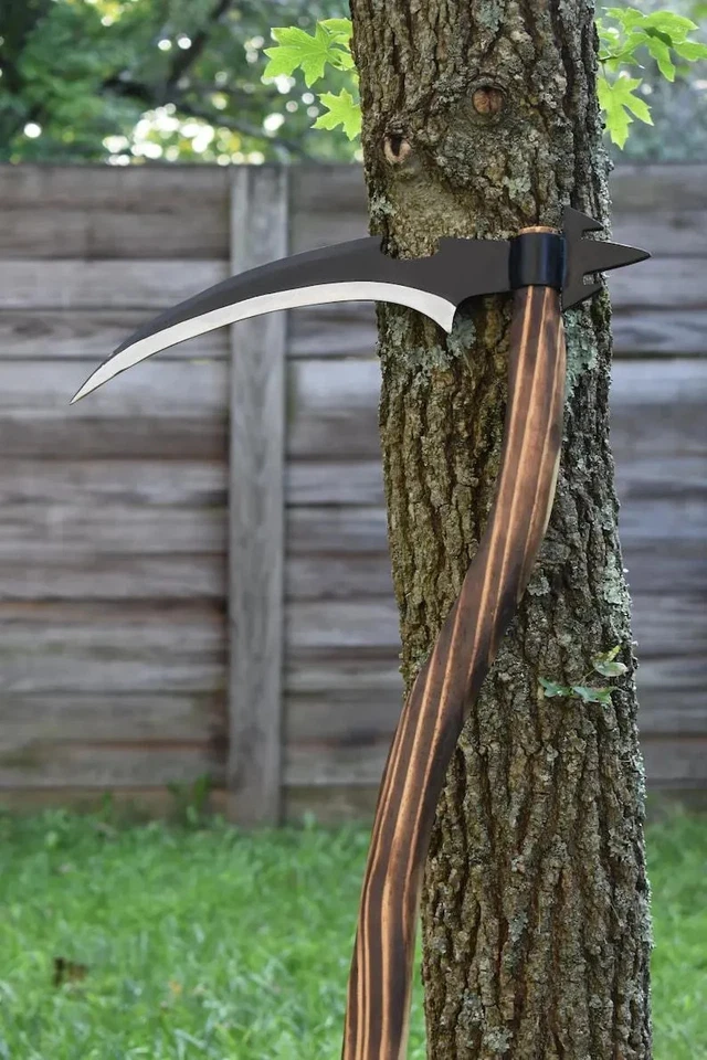 Guadaña de parca hecha a mano hoz, hacha de coleccionista forjada en carbono empuñadura de cuero Foto 4 de 4