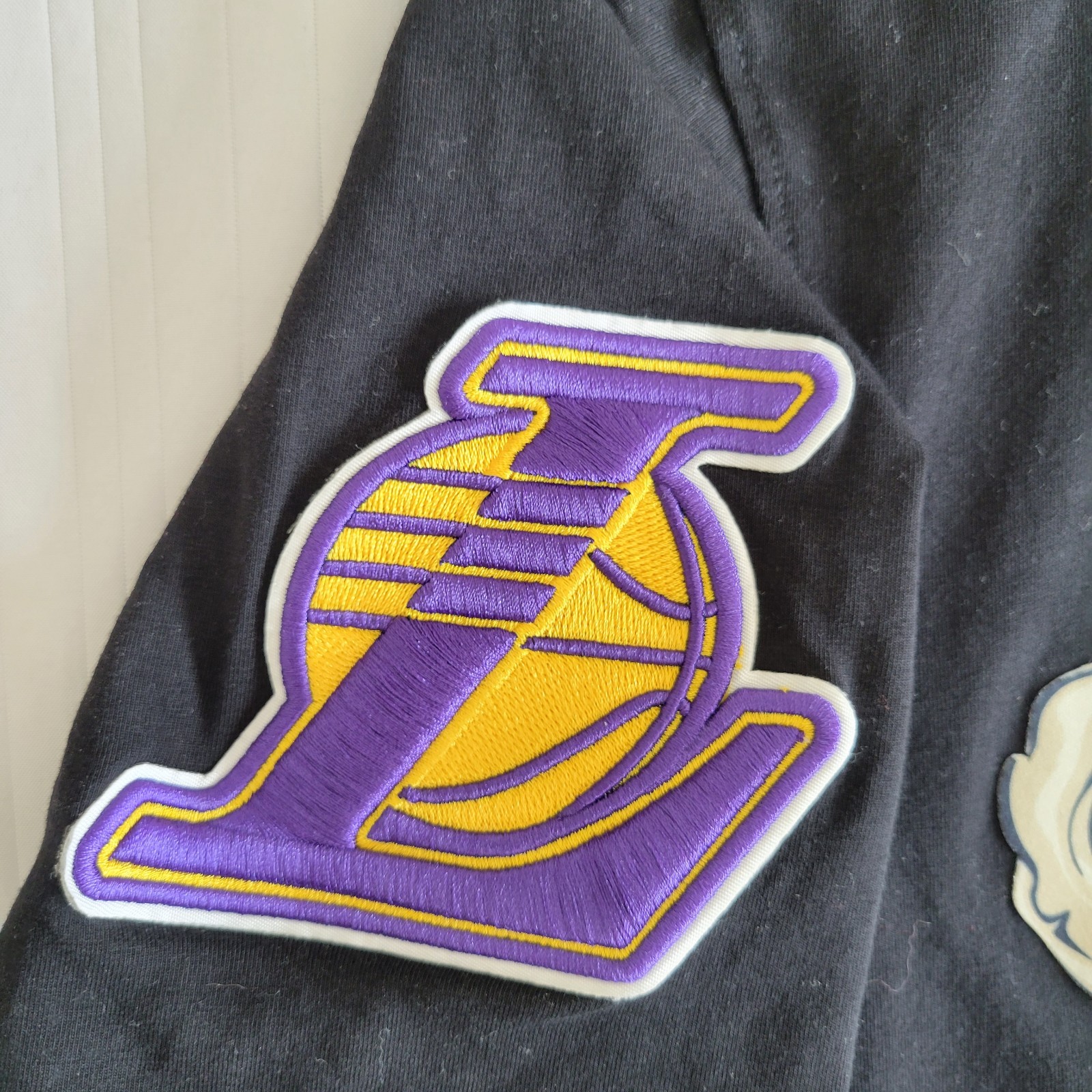 Pro Standard NBA-License Los Angeles Lakers Roses Short Sleeve T-Shirt Size Smal