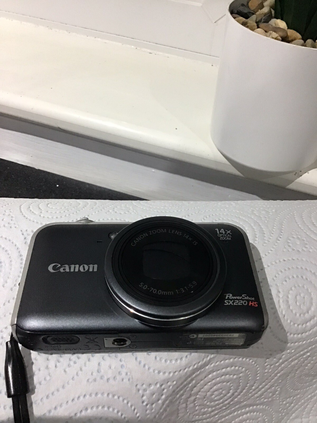 Canon PowerShot SX220 HS 12.1MP Digital Camera Grey L. No Marks