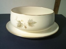 VINTAGE NORITAKE FANTASIA 8-1/8&rdquo; GRAVY BOAT With ATTACHED UNDERPLATE