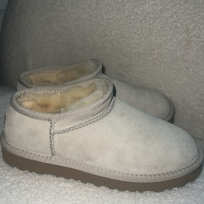 Ugg Low Top Light Grey Suede Shearling Bootie Sz 39(us8)