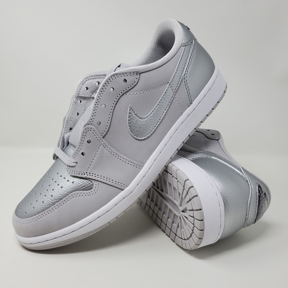 Air Jordan 1 Retro Low OG Metallic Silver Men's Size 11