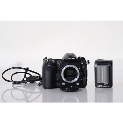 Fujifilm Finepix S5 Pro Digitalkamera - Kamera - Digitale Spiegelreflexkamera - Bild 1 von 4