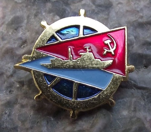 Schiffsrad nautisches Steuergerät mit sowjetischem Kriegsschiff und russischem Flaggenabzeichen - Bild 1 von 3