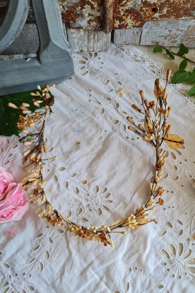 ANCIENNE COURONNE DE MARIEE FLEURS EN CIRE NAPOLEON III - Photo 2/4