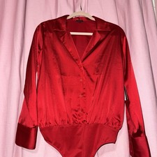 Lustrous red satin bodysuit with a sleek V-neck Size M Express