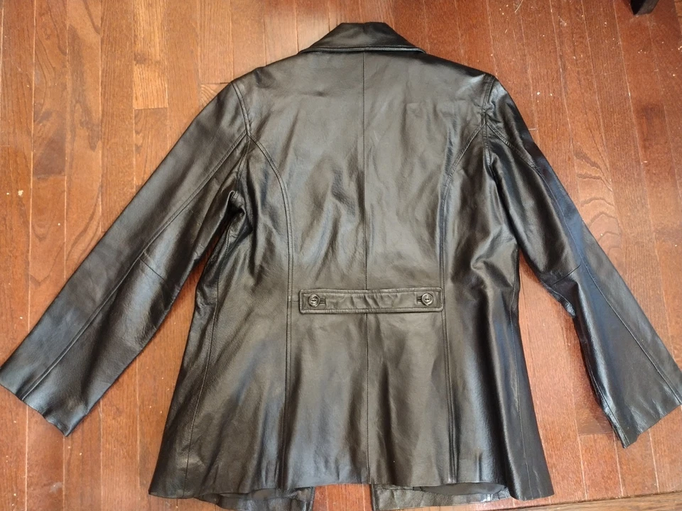 Chaqueta de cuero genuino negra grande para mujer Foto 3 de 3