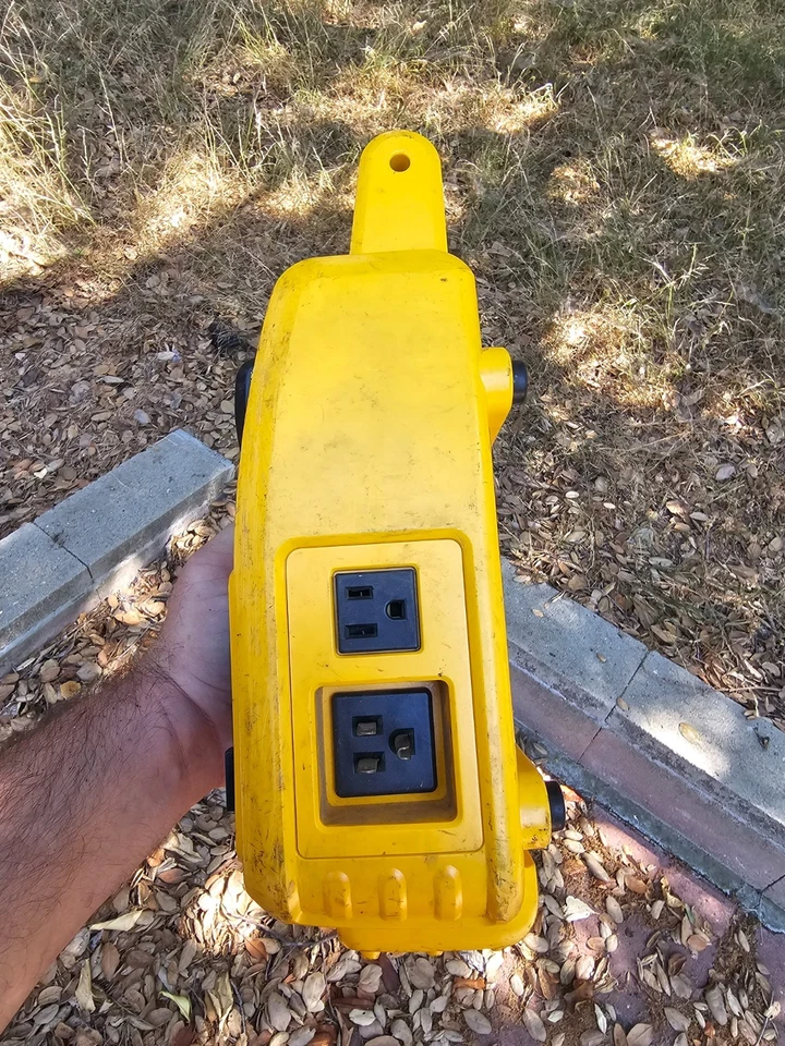 Dewalt DCL061 18V / 20V Cordless / Corded LED Worklight Area Light - Works Great - Image 3 of 4