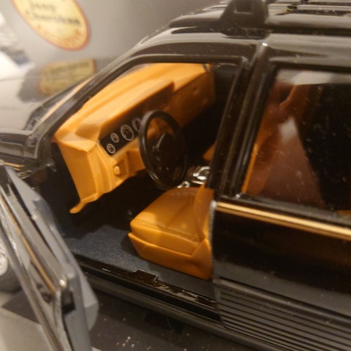 Majorette Club Jeep Grand Cherokee 1:18 Diecast Model Car - Picture 4 of 12