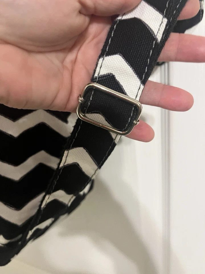 Bolso de Hombro Thirty one Retro Metro Lona Negro Blanco Chevron Foto 3 de 4