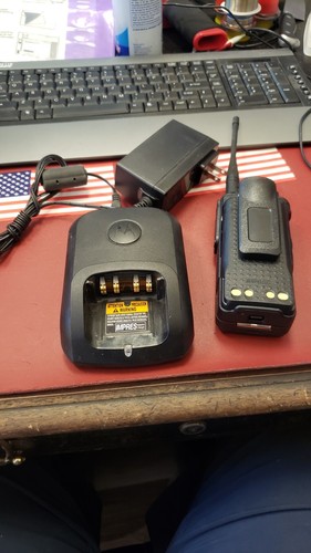 VERY NICE Motorola XPR7580 800/900Mhz DMR Portable Radio AAH56UCN9KB1AN W/BATT