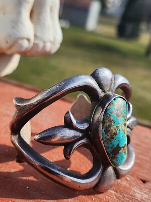 ブレスレット・バングル Vintage NAVAJO Sandcast Bracelet Special ANTIQUE c. 1930s NAVAJO Sandcast STERLING TURQUOISE BRACELET