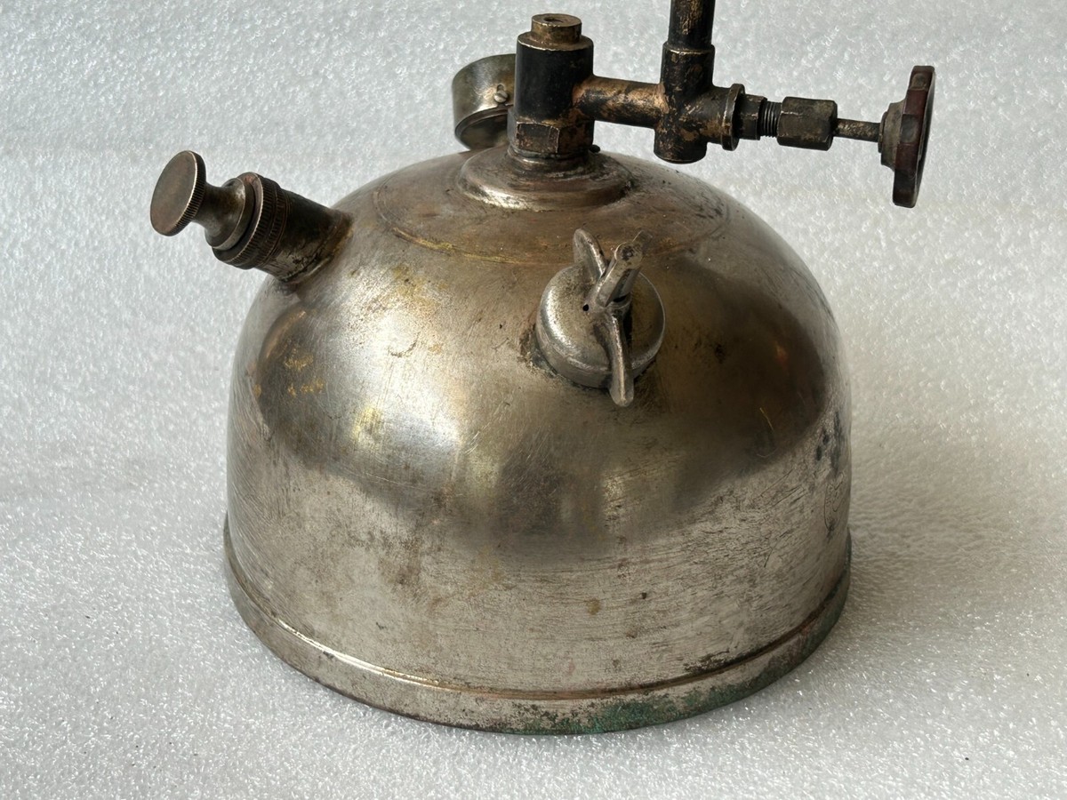 OLD VINTAGE EFAR 608 PRESSURE KEROSENE 300 CP LANTERN LAMP MADE IN