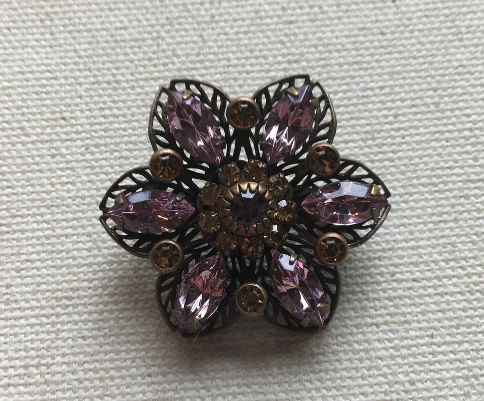 Prendedor Liz Palacios Flor Cristal Pastel Swarovski Steampunk Victoriano Gótico 1.25 Foto 3 de 4