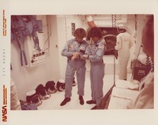 STS-41G Challenger Sally Ride Kathryn Sullivan 1984 - Original NASA Photo