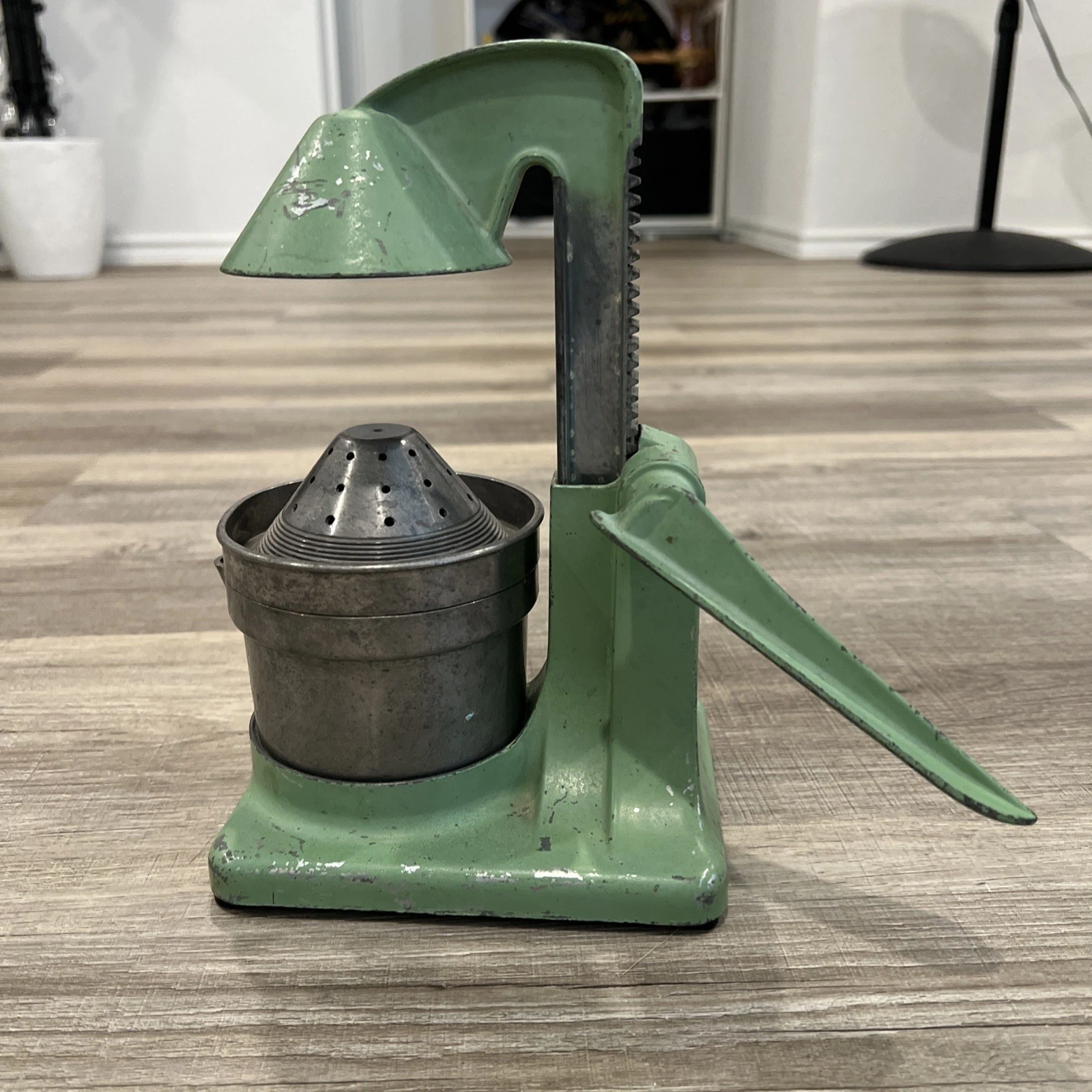 Vintage JUICE KING Good Housekeeping Seal RARE Citrus Juicer Hand Press Crank