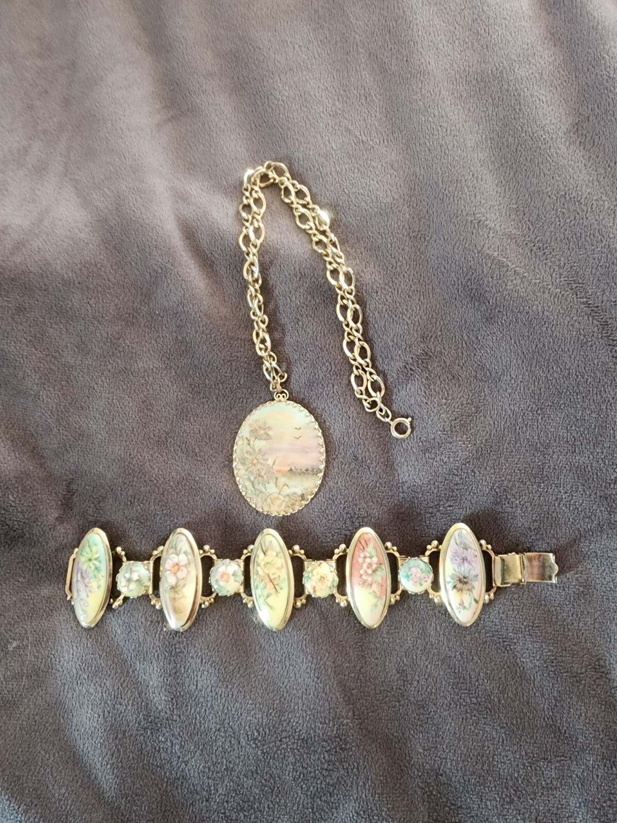 Picture 1 of 4