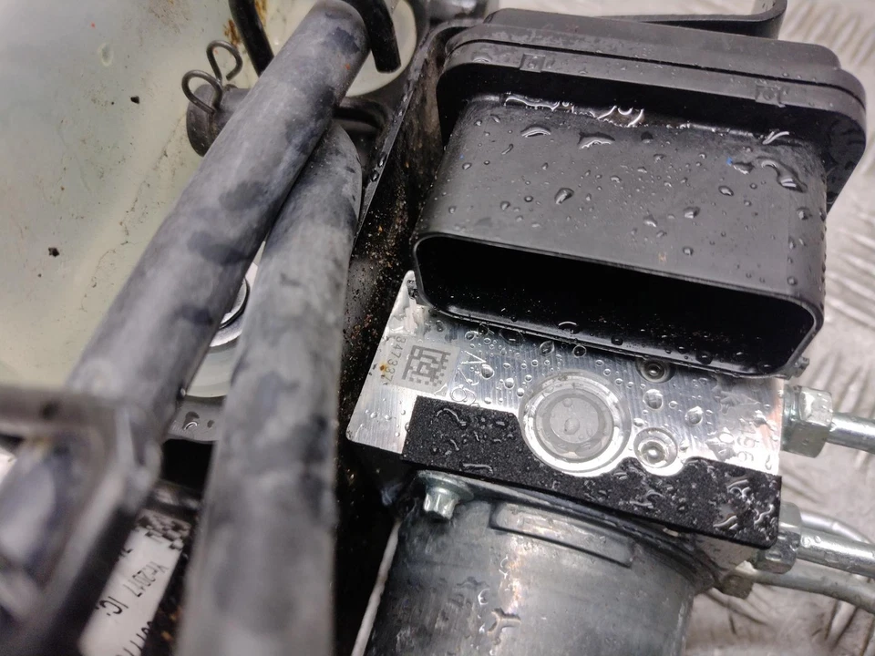 Kawasaki Z1000SX ZX 1000 2017 WHF bomba ABS Foto 4 de 4