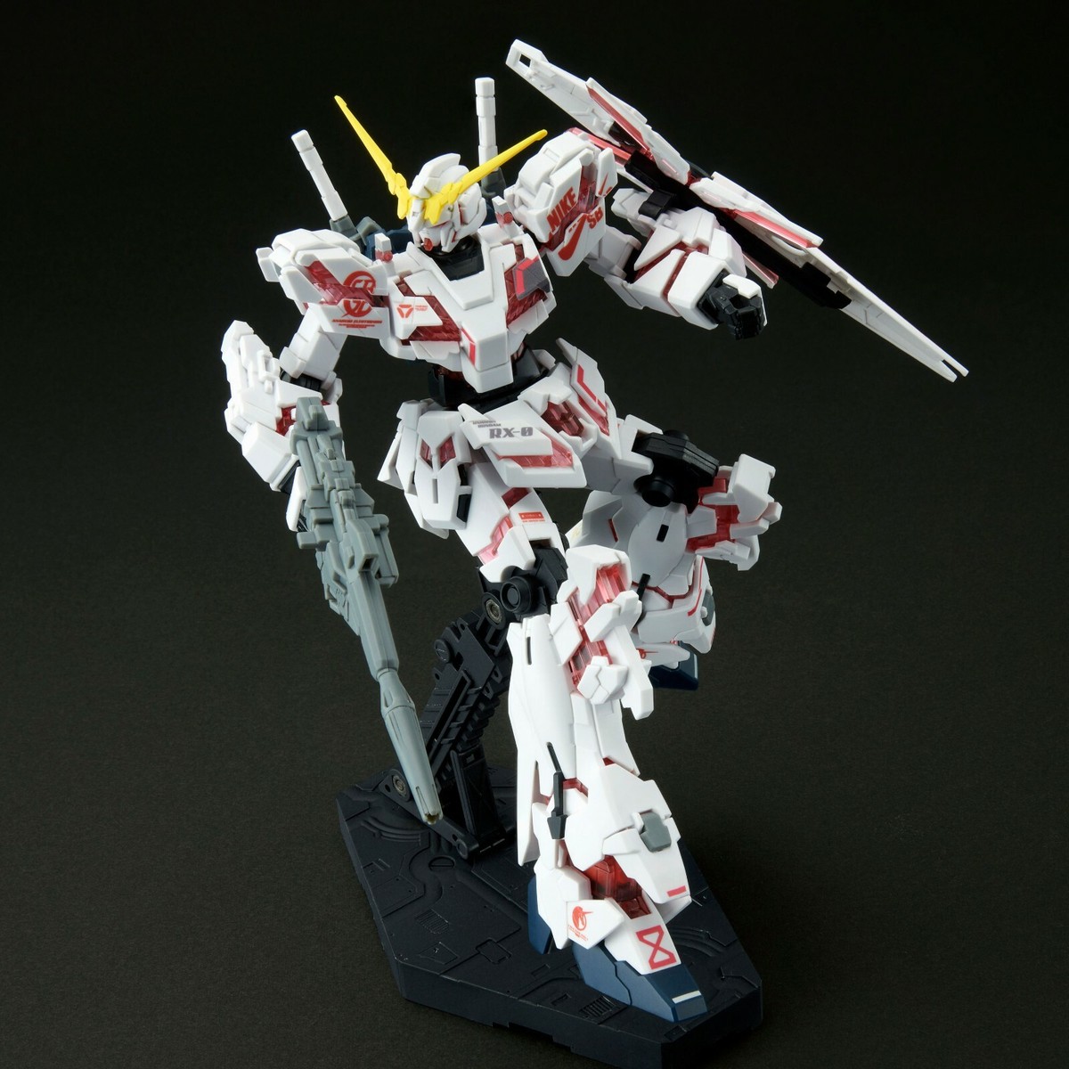 Premium Bandai HG 1/144 UNICORN GUNDAM (DESTROY MODE) Ver